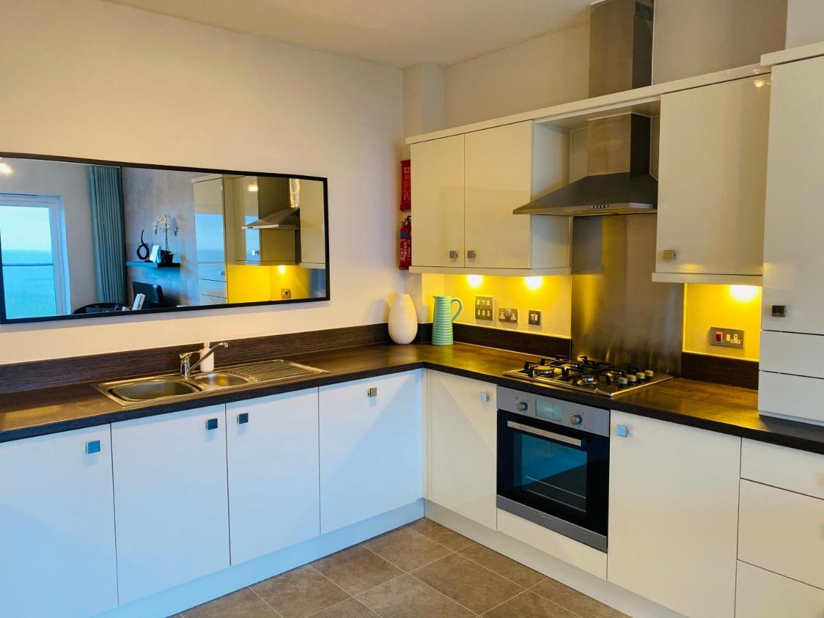 New Quay Stunning Sea Views, Luxury Apartment Beaches & Restaurants Are A Short Walk Away מראה חיצוני תמונה