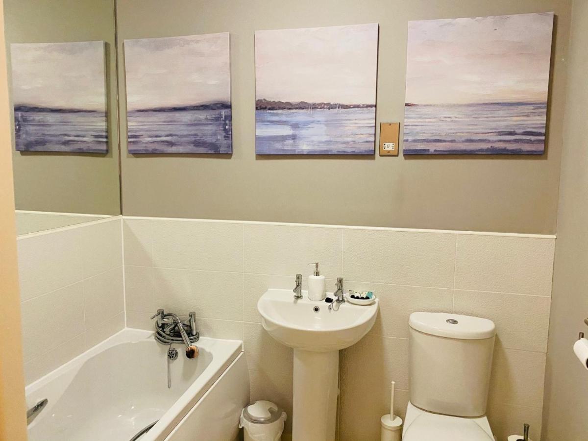 New Quay Stunning Sea Views, Luxury Apartment Beaches & Restaurants Are A Short Walk Away מראה חיצוני תמונה